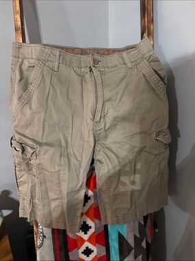 Men's Cargo Shorts in Khaki - Casual Utility Style
